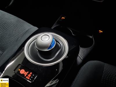 2016 Nissan Leaf - Thumbnail