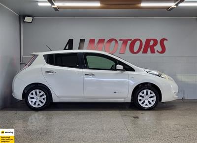 2016 Nissan Leaf - Thumbnail