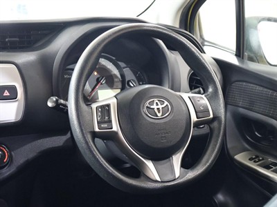 2014 Toyota Vitz - Thumbnail