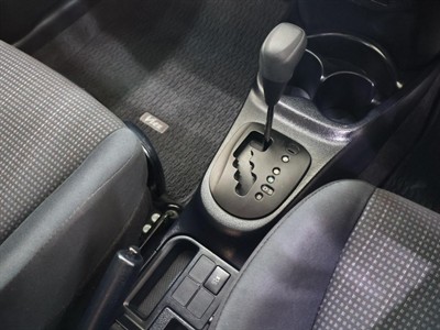 2014 Toyota Vitz - Thumbnail