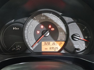 2014 Toyota Vitz - Thumbnail
