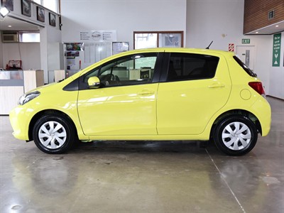 2014 Toyota Vitz - Thumbnail