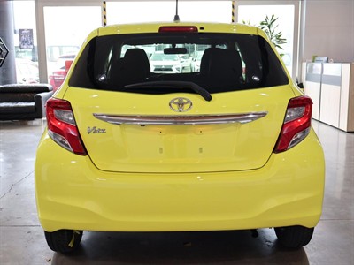 2014 Toyota Vitz - Thumbnail