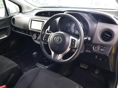 2014 Toyota Vitz - Thumbnail
