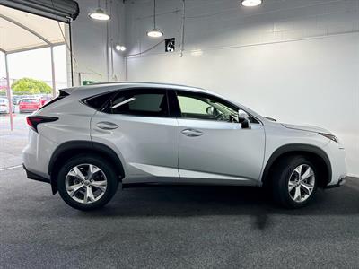 2017 Lexus NX300H - Thumbnail
