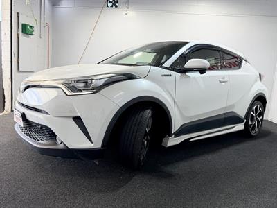 2017 Toyota C-HR - Thumbnail
