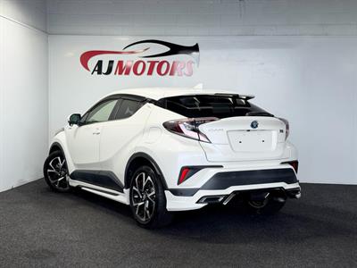 2017 Toyota C-HR - Thumbnail