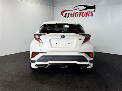 2017 Toyota C-HR - Thumbnail