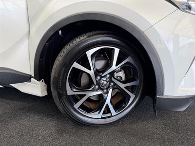 2017 Toyota C-HR - Thumbnail
