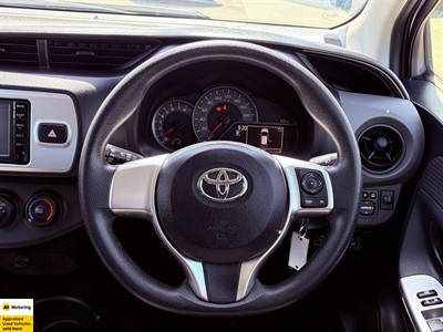2015 Toyota Vitz - Thumbnail
