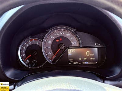 2015 Toyota Vitz - Thumbnail