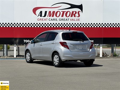 2015 Toyota Vitz - Thumbnail