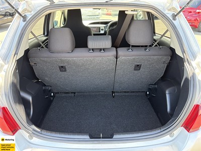 2015 Toyota Vitz - Thumbnail