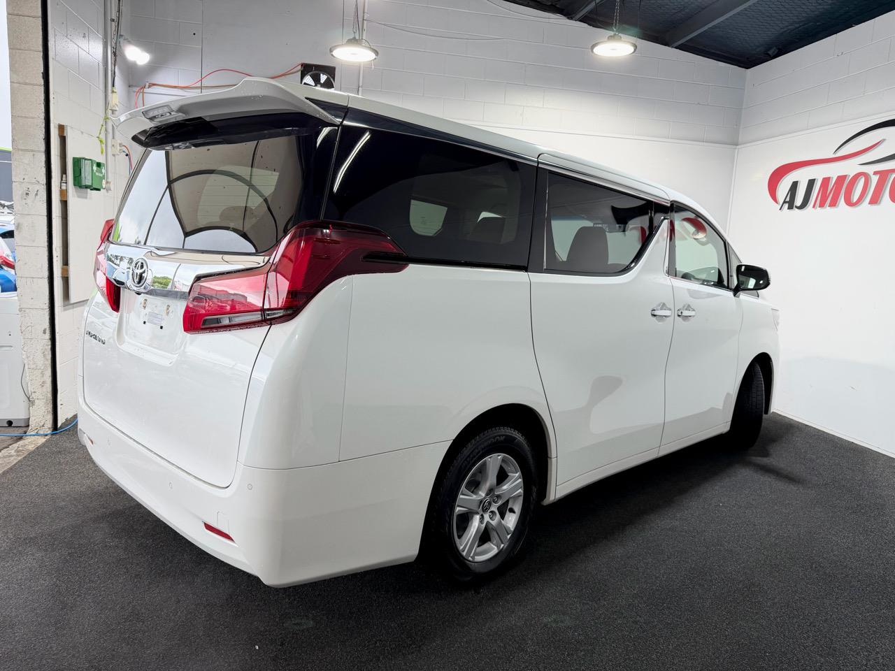 2023 Toyota Alphard