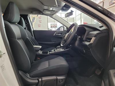 2024 Mitsubishi Outlander - Thumbnail