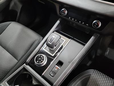 2024 Mitsubishi Outlander - Thumbnail