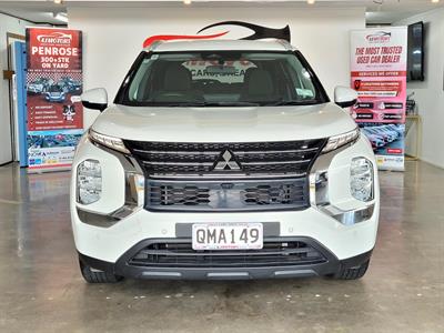 2024 Mitsubishi Outlander - Thumbnail