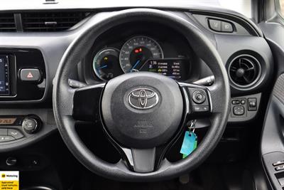 2017 Toyota Vitz - Thumbnail