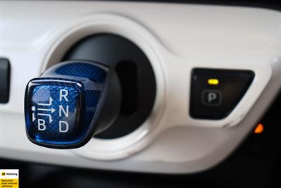 2016 Toyota Prius - Thumbnail