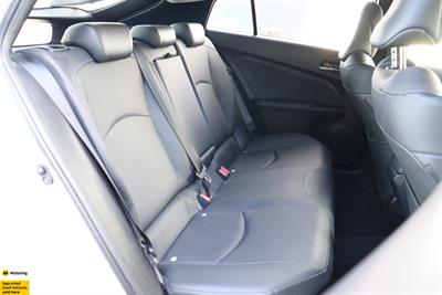 2016 Toyota Prius - Thumbnail