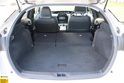 2016 Toyota Prius - Thumbnail