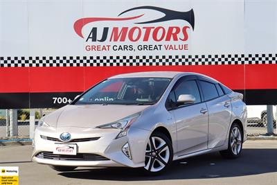 2016 Toyota Prius - Thumbnail