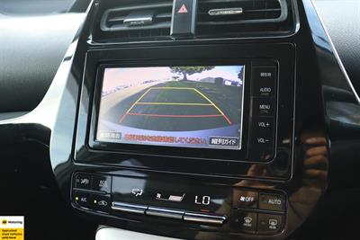 2016 Toyota Prius - Thumbnail