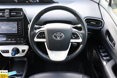 2016 Toyota Prius - Thumbnail