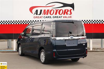 2014 Toyota Voxy - Thumbnail