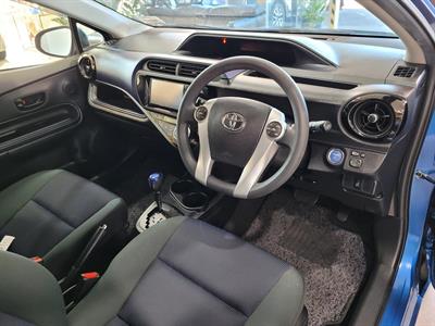 2015 Toyota Aqua - Thumbnail