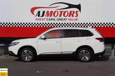 2022 Mitsubishi Outlander - Thumbnail