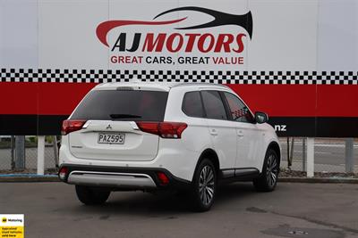 2022 Mitsubishi Outlander - Thumbnail