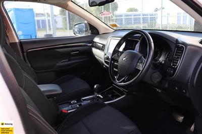 2022 Mitsubishi Outlander - Thumbnail