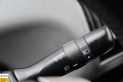 2012 Toyota Prius Alpha - Thumbnail
