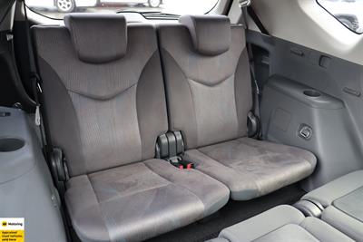 2012 Toyota Prius Alpha - Thumbnail
