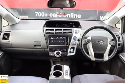 2012 Toyota Prius Alpha - Thumbnail