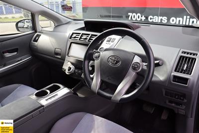 2012 Toyota Prius Alpha - Thumbnail