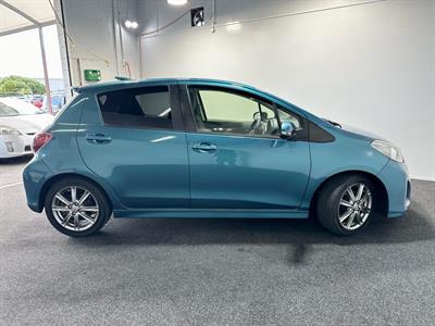 2013 Toyota Vitz - Thumbnail
