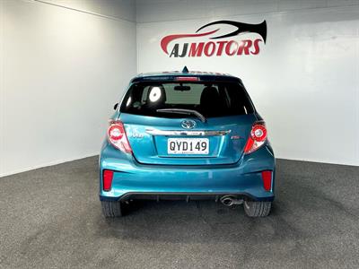 2013 Toyota Vitz - Thumbnail