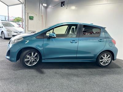 2013 Toyota Vitz - Thumbnail