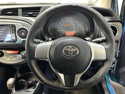 2013 Toyota Vitz - Thumbnail