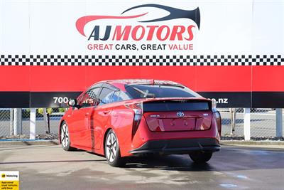 2017 Toyota Prius - Thumbnail