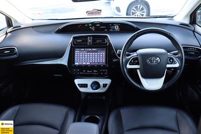2017 Toyota Prius - Thumbnail