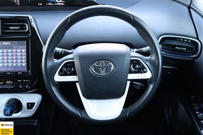 2017 Toyota Prius - Thumbnail