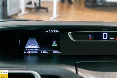 2017 Nissan Serena - Thumbnail