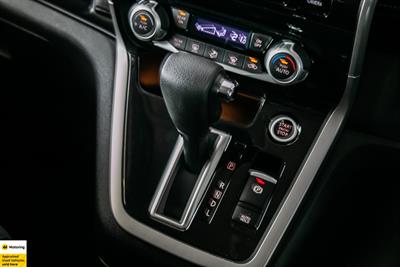 2017 Nissan Serena - Thumbnail