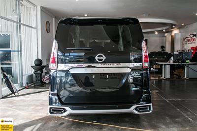 2017 Nissan Serena - Thumbnail