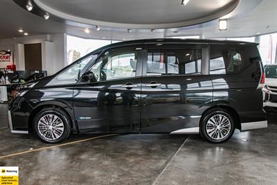 2017 Nissan Serena - Thumbnail