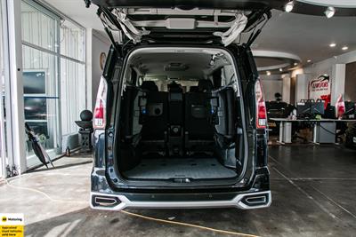 2017 Nissan Serena - Thumbnail