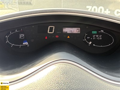 2015 Nissan Serena - Thumbnail